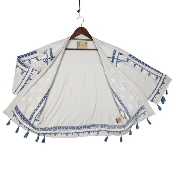 Living Planet Embroidered Pale Gray Open Top Size Medium MSRP $120 - Picture 3 of 12